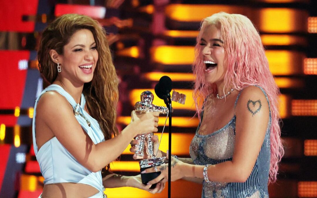 Shakira y Karol G reciben otro premio MTV juntas