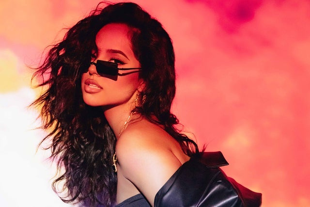 Becky G vuelve a Casa Gómez para «Otro Capítulo Tour»