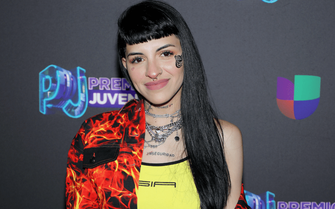 Cazzu presentó su primer libro «Perreo, una revolución»: análisis del reggaeton como un espacio de poder femenino