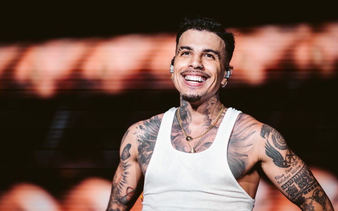 Rauw Alejandro lanza versión acústica de ‘Carita Linda’