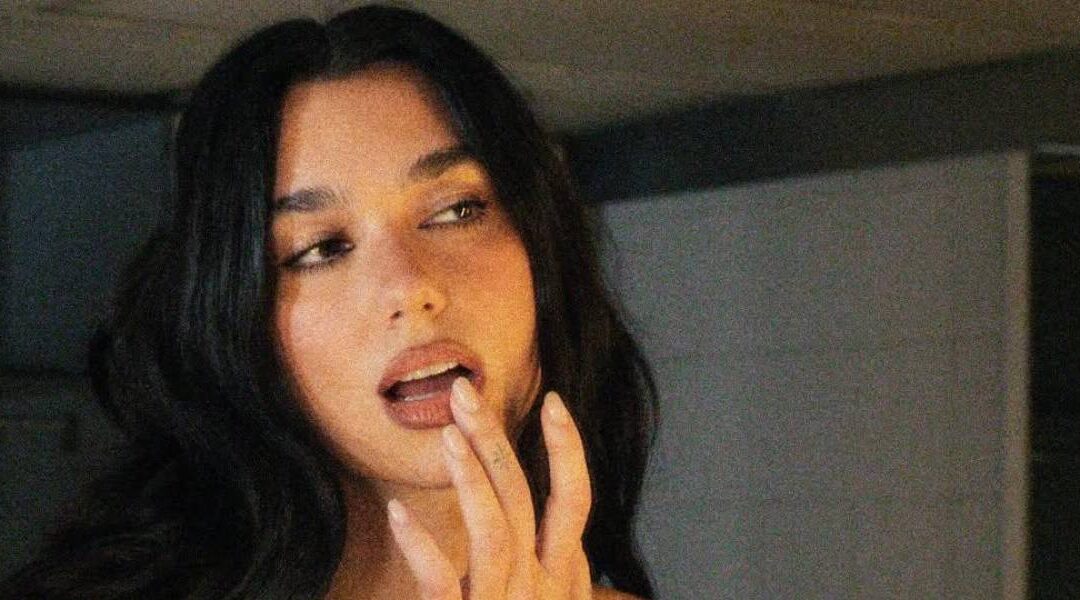 Dua Lipa rinde homenaje a Enrique Iglesias con una emotiva canción en español en Madrid