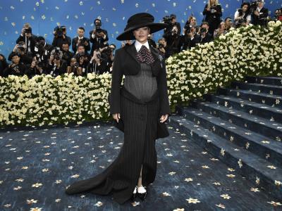 Rihanna revela que está esperando su tercer hijo