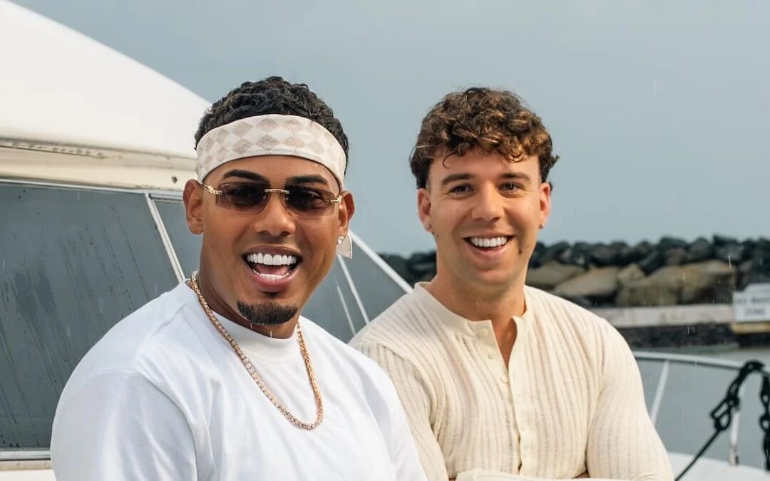 Myke Towers y Quevedo arrasan las listas de éxitos con el tema musical «Soleao»