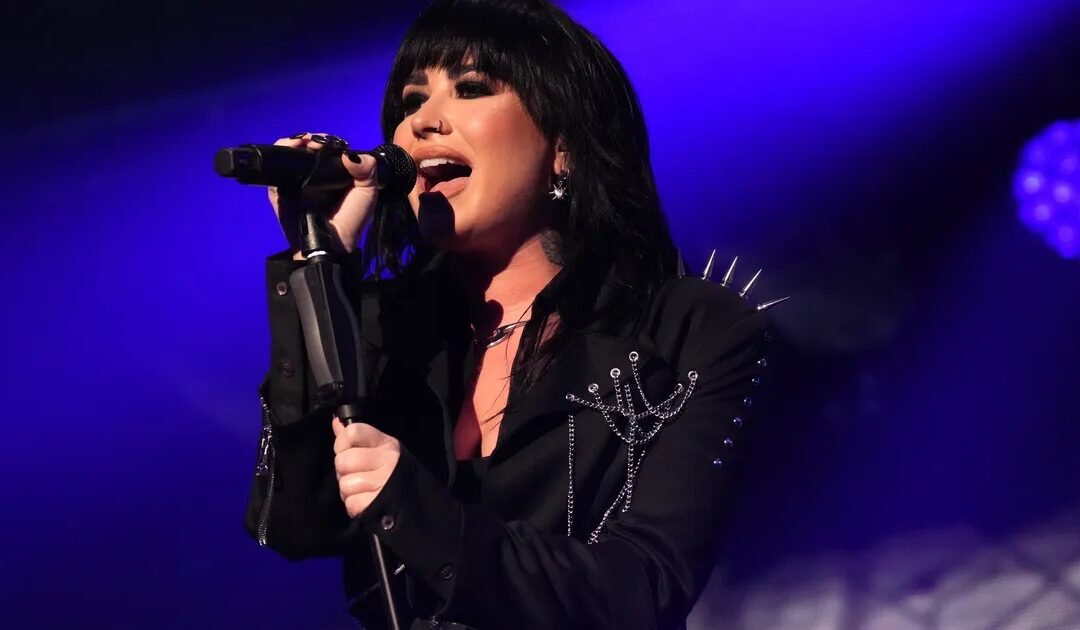 Demi Lovato anuncia su noveno álbum de estudio titulado «It’s Not That Deep»