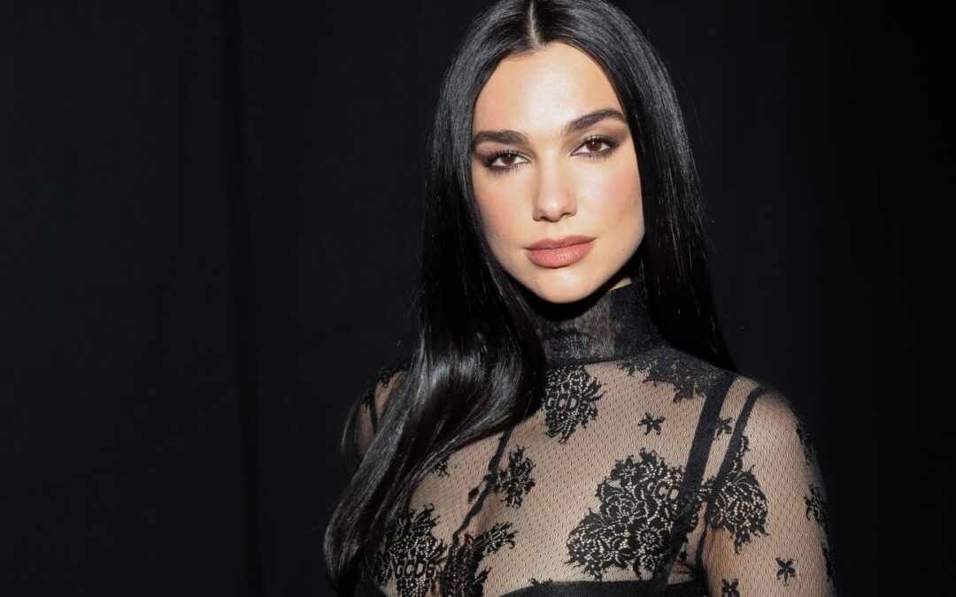 Dua Lipa niega haber despedido a su agente y lanza fuerte crítica al medio británico que lo publicó