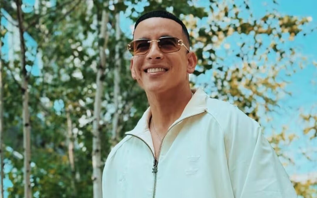 El tema musical «Sonríele» de Daddy Yankee lidera cima de la lista Latin Airplay