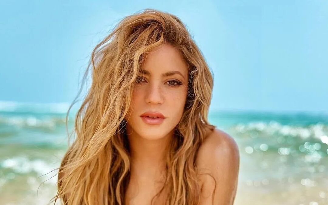 Hombre de 80 años demanda a Shakira y afirma que tienen un romance en secreto