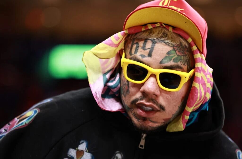 La madre de 6ix9ine fue retenida contra su voluntad durante un robo en Florida