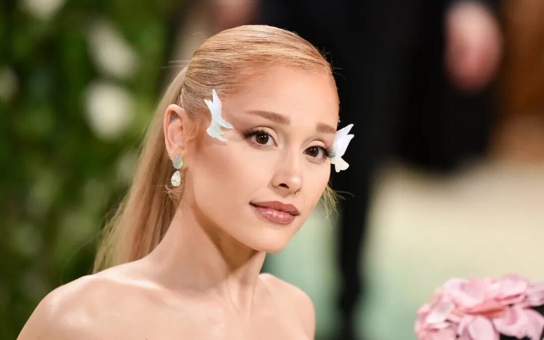 Ariana Grande revela que tiene COVID-19